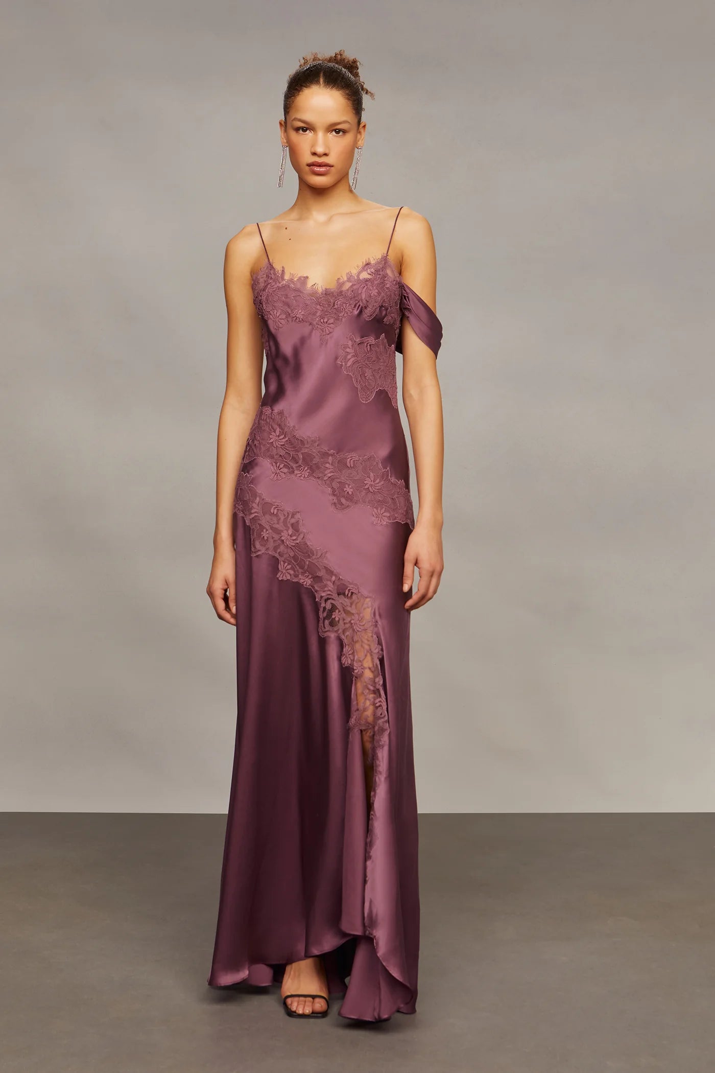 Amur Women's Reese Cascade Lace Gown - Violet Daze - Size 4 Amur Women's Reese Cascade Lace Gown - Violet Daze - Size 4