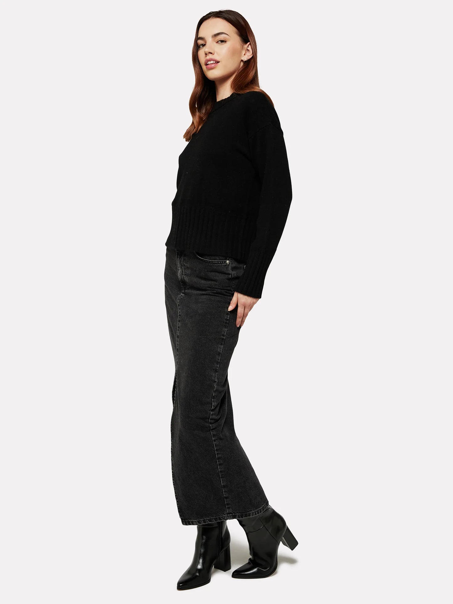 Brodie- Effie Crew Neck Jumper in Black